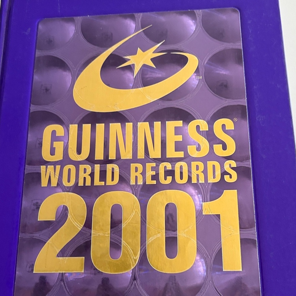 Guinness World Records 2001 Purple and Gold Cover